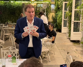 Columbus Ohio corporate magician Ron Spangler performs table side close-up magic at a company dinner