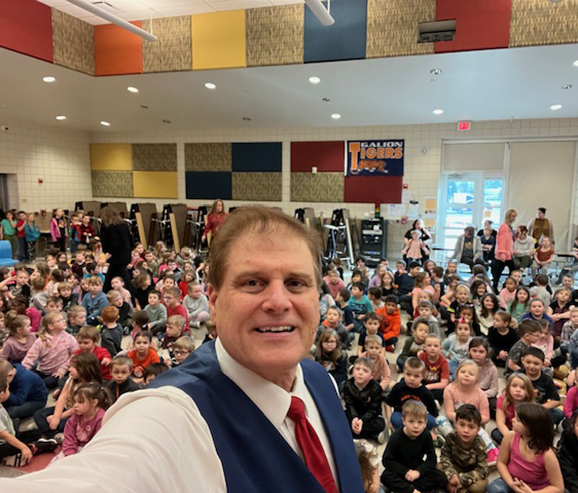 Ohio Magician Ron Spangler performs at a School Assembly